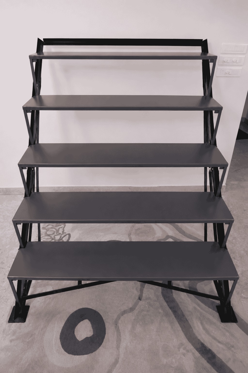 Butterfly  Steel  Steps  <br>  5 Steps  <br>  Length 4 Feet <br>  Width                                 12 Inches